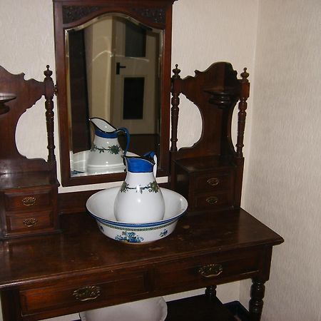 The Kings Head Hotel Abergavenny Dış mekan fotoğraf
