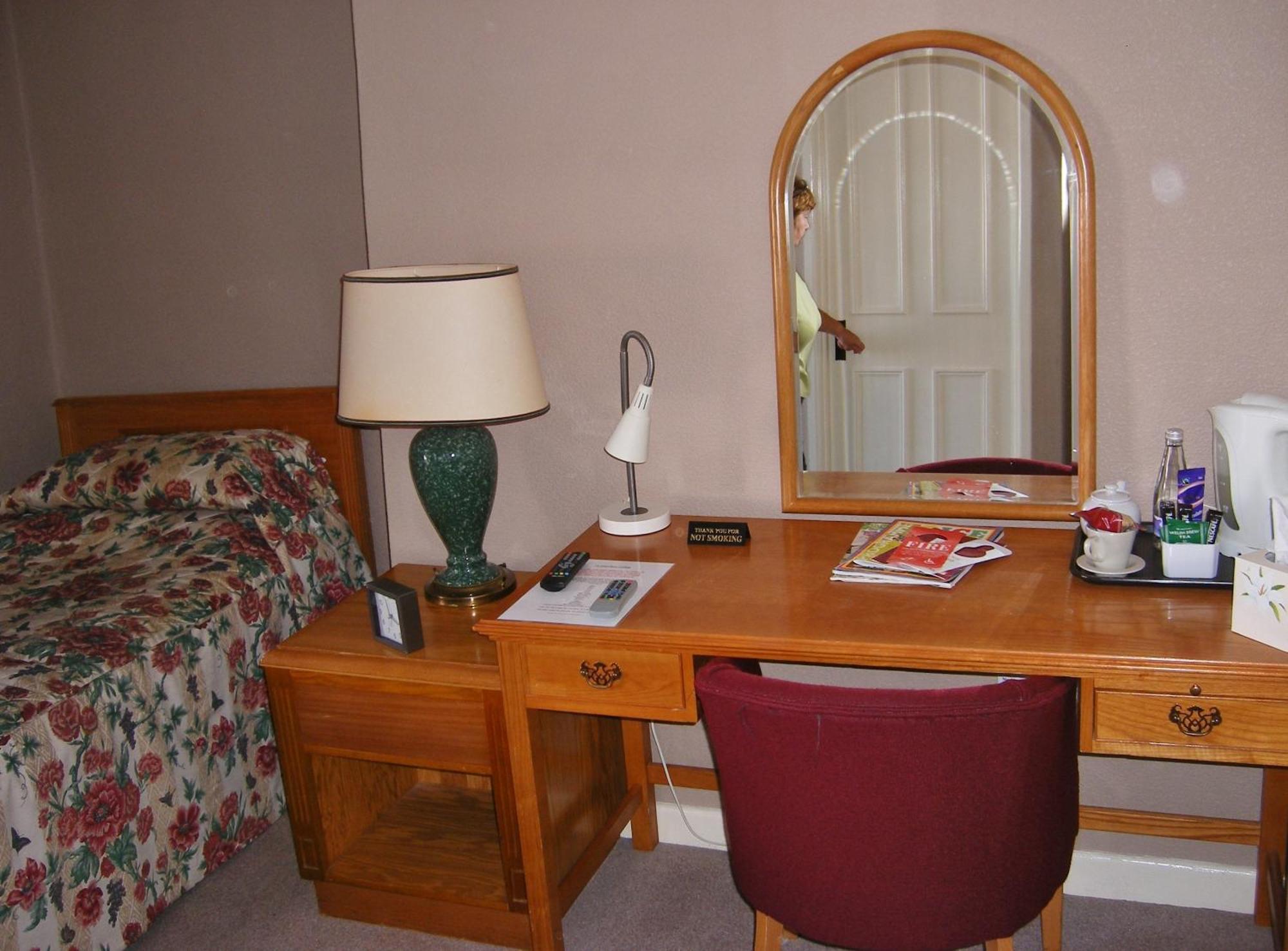 The Kings Head Hotel Abergavenny Dış mekan fotoğraf