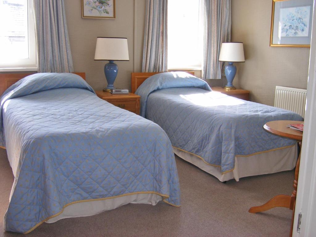 The Kings Head Hotel Abergavenny Oda fotoğraf